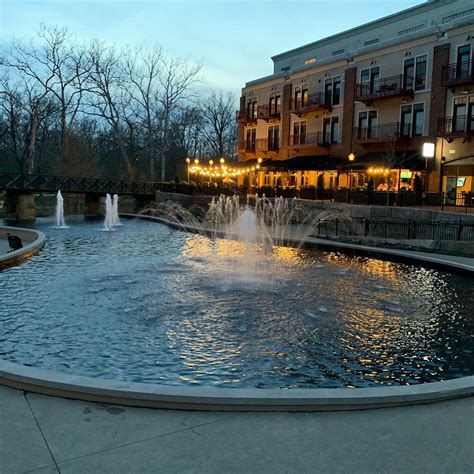 Creekside gahanna - Visitor's Guide. Charm, style, and convenience converge along the bank of the Big Walnut Creek, providing visitors with dramatic views, premier dining, boutique shopping, paddle boating and fishing at the breathtaking Creekside Park.